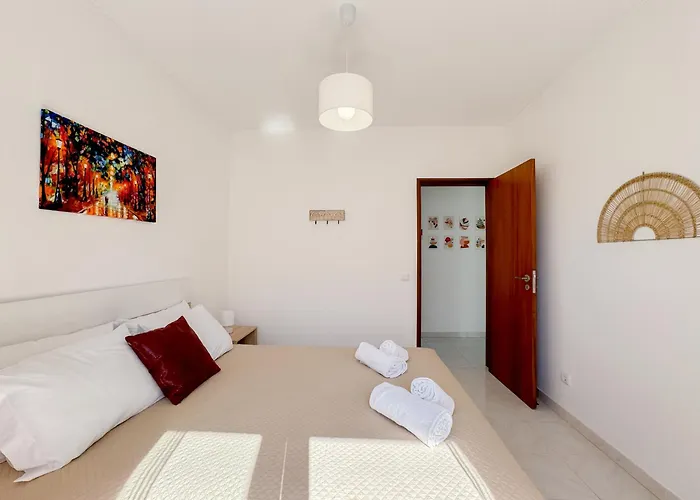 Urban Retreat With Easy Beach Access #1892