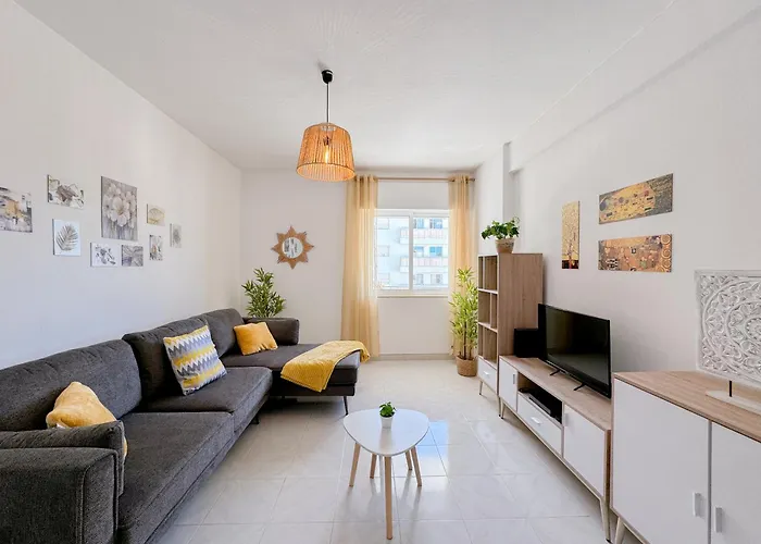 Urban Retreat With Easy Beach Access #1892