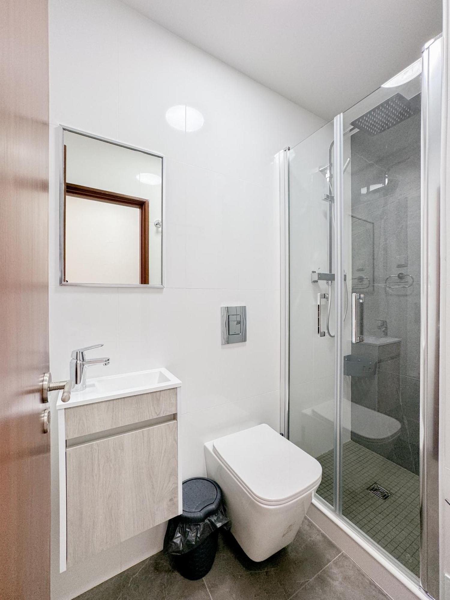 Urban Retreat With Easy Access #1892 Apartment